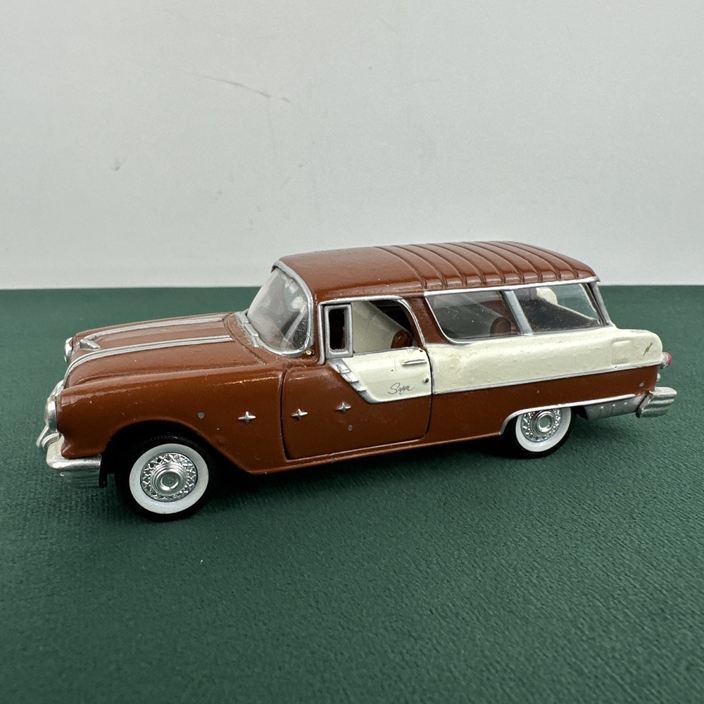 Road Champs 1955 Pontiac Safari 2-Door Wagon, Cream & Brown, 1:43, Nice