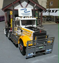 ICONIC REPLICAS 1/50 SCALE REFRIGERATED ROADWAYS W900 KENWORTH DAY CAB NEW