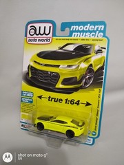 AUTO WORLD AW64352-1 1:64 2019 CHEVROLET CAMARO ZL1 1LE NICKEY