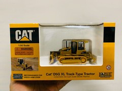 Norscot Caterpillar Cat D5G XL Track-Type Tractor 1:50 Scale DieCast Model 55131