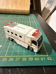 Tomica Isuzu Giga Super Ambulance Tokyo Fire Department Diecast Metal Car Model