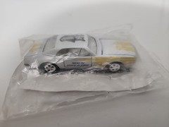 Johnny Lightning 1996 Club Car Tour ’96 Custom Toronado Pearl White -1:64 Sealed