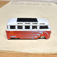 Mattel Hot Wheels Volkswagen VW Microbus Van 1:64 Red/White Diecast 2001