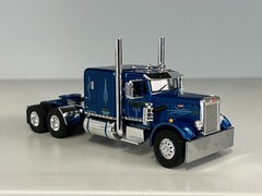 DCP 1/64 BLUE WESTERN DISTRIBUTING PETERBILT 351 63″ NEW TOOLING W/ SHOW PARTS