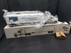 NEW NIB 1993 ERTL Eastern Sports & Outdoor Show Ford Cab with Trailer