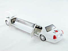 Sunnyside 2003 Lincoln Limousine 1:28 Scale, 12.5″ Die Cast Collectable (White)