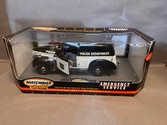 Matchbox Collectibles 1940 Police Delivery Van Emergency Service Series 1:18 Die