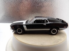 1970 FORD MUSTANG BOSS 302 JOHNNY LIGHTNING BLACK BANDIT COLLECTION 1:64
