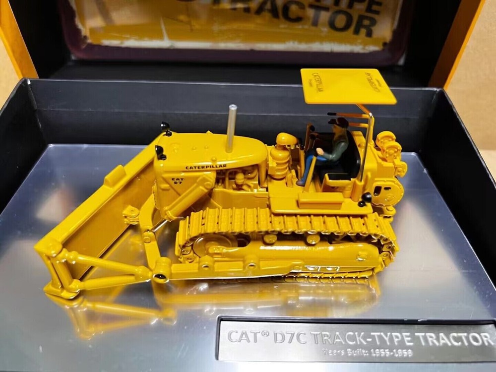 Caterpillar Cat D7C Track-Type Tractor 1/50 Model By DieCast Masters DM85577