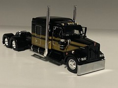 NEW DCP 1/64 BLACK GOLD KENWORTH W900L 72″ W/ 310” FRAME