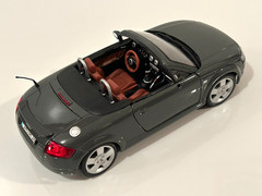 Maisto Audi TT Roadster Dark Gray Diecast Model Car SE 1:18 Scale