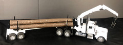1:32 Die Cast Kenworth W900 Semi w/ Log Hauler Long Haul Truckers by New Ray