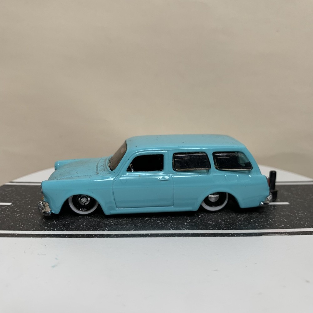 Maisto Design 66-69 1967 VW Volkswagen 1600 Squareback Wagon Light Blue 1:64 NM