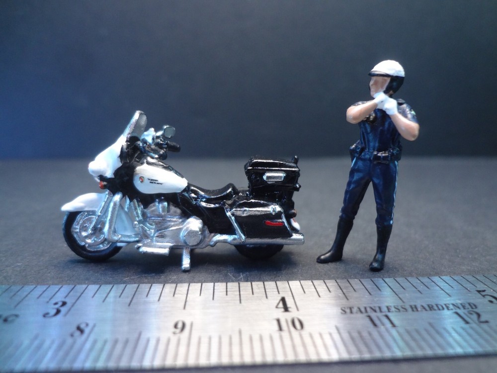 1:64 Scale figure Cop and Police Motorcycle Diorama Accessories V1 – metal 1:64