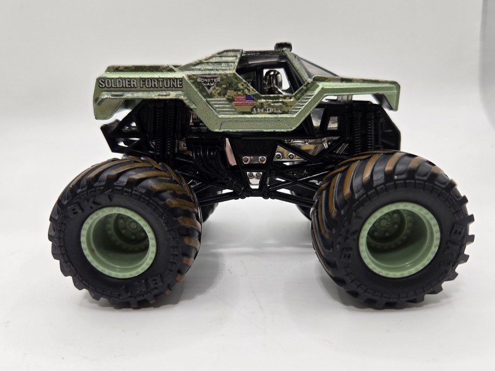 Monster Jam Soldier Fortune Olive Green 1:64 Diecast Army