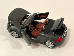 Maisto Audi TT Roadster Dark Gray Diecast Model Car SE 1:18 Scale