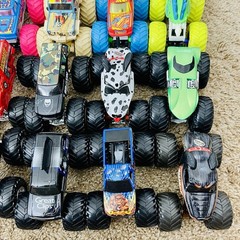 Hot Wheels Monster Jam Lot of 25 – 1:64 Monster Trucks Grave Digger Batman