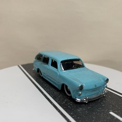 Maisto Design 66-69 1967 VW Volkswagen 1600 Squareback Wagon Light Blue 1:64 NM