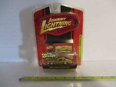 Johnny Lightning 60s Sizzle R5 1964 Aston Martin DB5 Go Sizzle Gold 2007 NIP