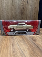 1963½ Ford Falcon 1:18 Die-Cast – Road Legends / Yatming – Vintage Model Car