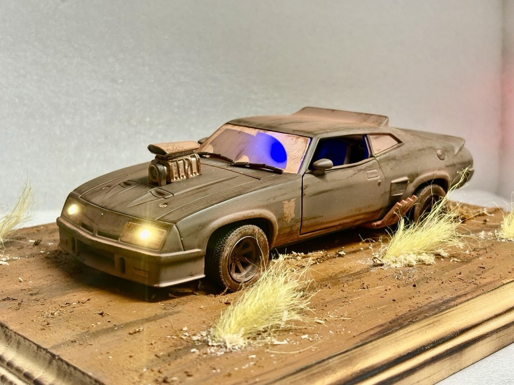 1/24 Diorama “Mad Max” Movie Ford Falcon XB Police Interceptor Weathered Muddy