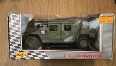 Vintage 1:18 Maisto Military Humvee Olive Drab Green in box w/accessories. 1998