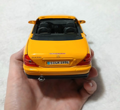 Maisto 1996 Mercedes Benz SLK 230 Convertible Yellow 1/18 Scale Diecast Car