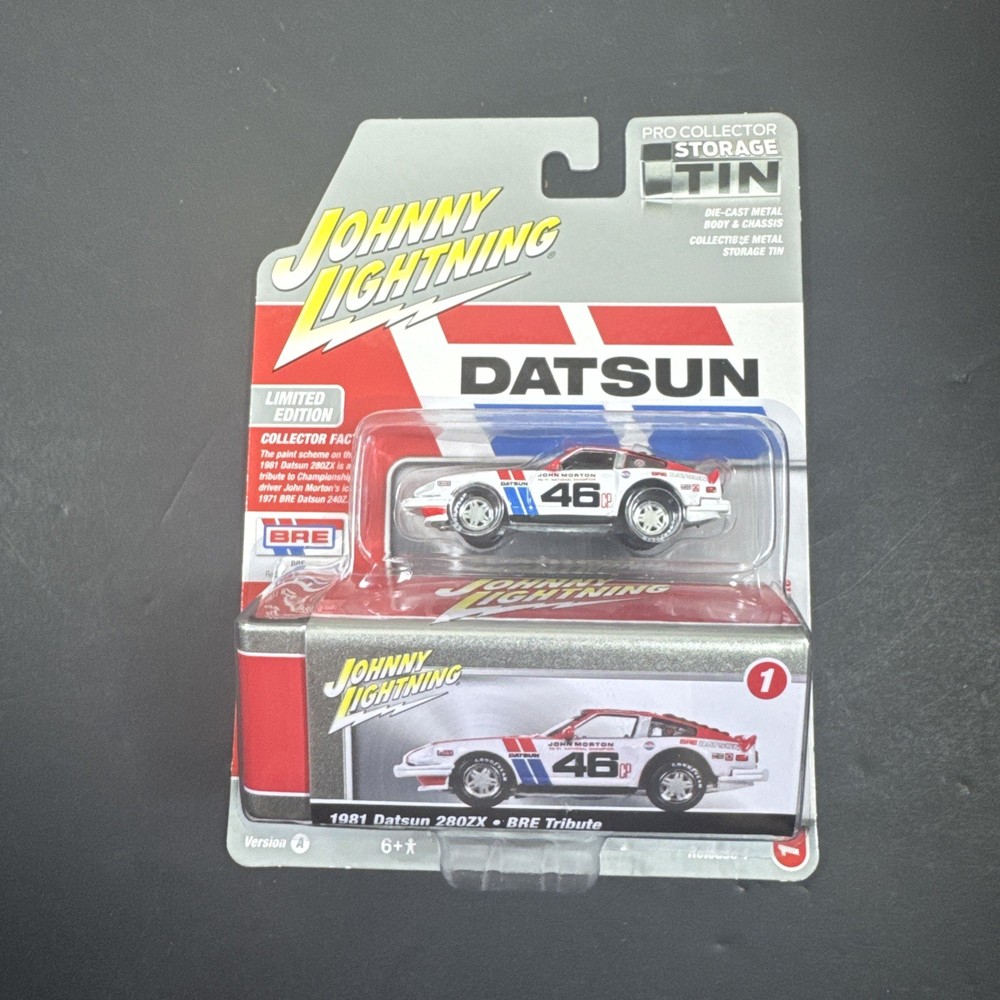 🎌Johnny Lightning 1981 Datsun 280ZX BRE Tribute Storage Tin Pro Collector H34🎌