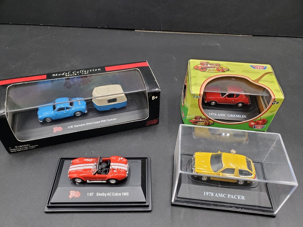Lot 1/87 Wild Cherry – Malibu International – VW Karmann Ghia-AMC Pacer Gremlin