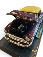 Mira Solido 1950 Chevrolet Bel Air 1:18 Diecast Maroon Cream Opening Hood Doors