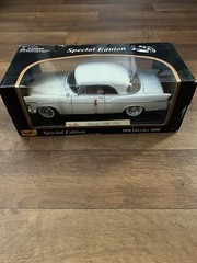 Maisto 1956 Chrysler 300B 1:18 Scale Diecast Model Car White Special Edition