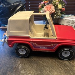 TONKA- VINTAGE BRIGHT RED 2 DOOR BLAZER BRONCO PRESSED METAL TOY