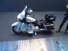 1:64 Scale figure Cop and Police Motorcycle Diorama Accessories V1 – metal 1:64