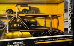 Maisto Design Transporter International LoneStar w/ 2021 Ford Bronco-1/64 Scale