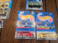 Hot Wheels School Bus Large lot (15) Buses See Pictures & Description