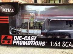 1/64 Dcp W900 L 72 Inch Sleeper TriAxle W/ Flat Bed TriAxle Wilson Trailer RARE