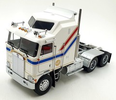 KK Scale Road Kings 1/18 Scale RK180145 – Kenworth K100 Aerodyne 1976 – White