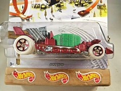 2013 Hot Wheels Walmart Holiday Hot Rods 6/8 HOT TUB Red/Green w/White Wheels 5s