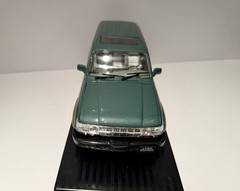 Toyota Land Cruiser 1992 Green 1/18 Scale Diecast Model Car