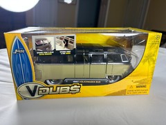 1962 VOLKSWAGEN BUS TWO TONE JADA TOYS VDUBS 1:24 SCALE DIE CAST NIB
