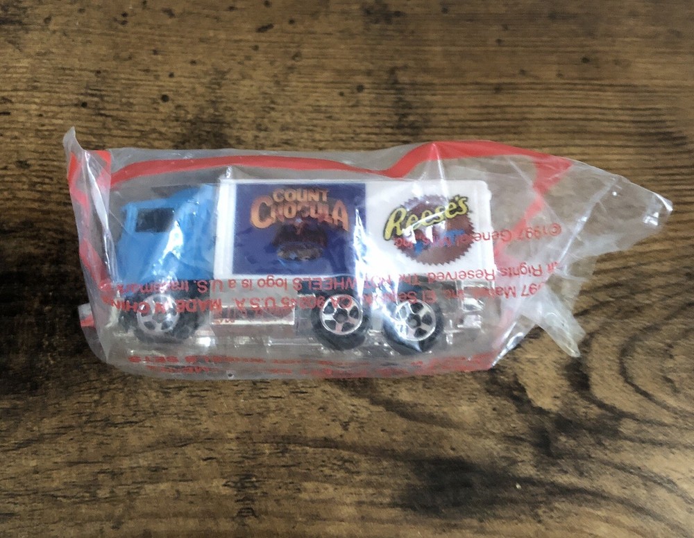 HOT WHEELS MAIL IN HAULER COUNT CHOCULA COCO PUFFS COOKIE CRISP! NIP