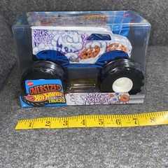 NIP Oversized Hot Wheels Monster Jam Trucks MILK MONSTER Delivery 1:24 Scale