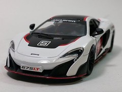 Kinsmart 5″ McLaren 675LT Stripes Exclusive Edition Diecast Model Car 1:36-WHITE