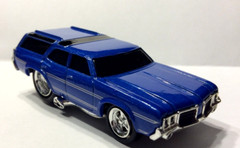 MUSCLE MACHINES 1970 VISTA CRUISER STATION WAGON –