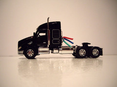 DCP FIRST GEAR 1/64 BLACK KENWORTH T680 WITH 52″ SLEEPER