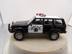 1993 JEEP CHEROKEE CALIFORNIA HIGHWAY PATROL 2021 GREENLIGHT HOT PURSUIT 1:64
