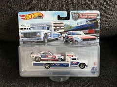 Hot Wheels Premium ’72 Plymouth Cuda FC & Retro Rig Team Transport
