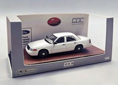 GOC 1:64 Ford White Police Crown Victoria EN114 American Model Display