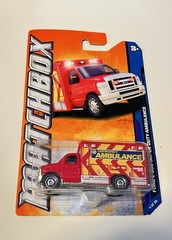 2012 Matchbox FORD E-350 SUPER DUTY AMBULANCE Red 24/120 GREAT CARD City
