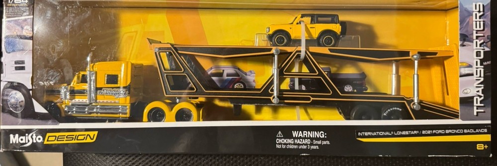 Maisto Design Transporter International LoneStar w/ 2021 Ford Bronco-1/64 Scale